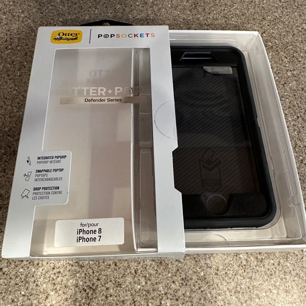 OtterBox Black Defender Series Case with PopSocket for iPhone 8/7